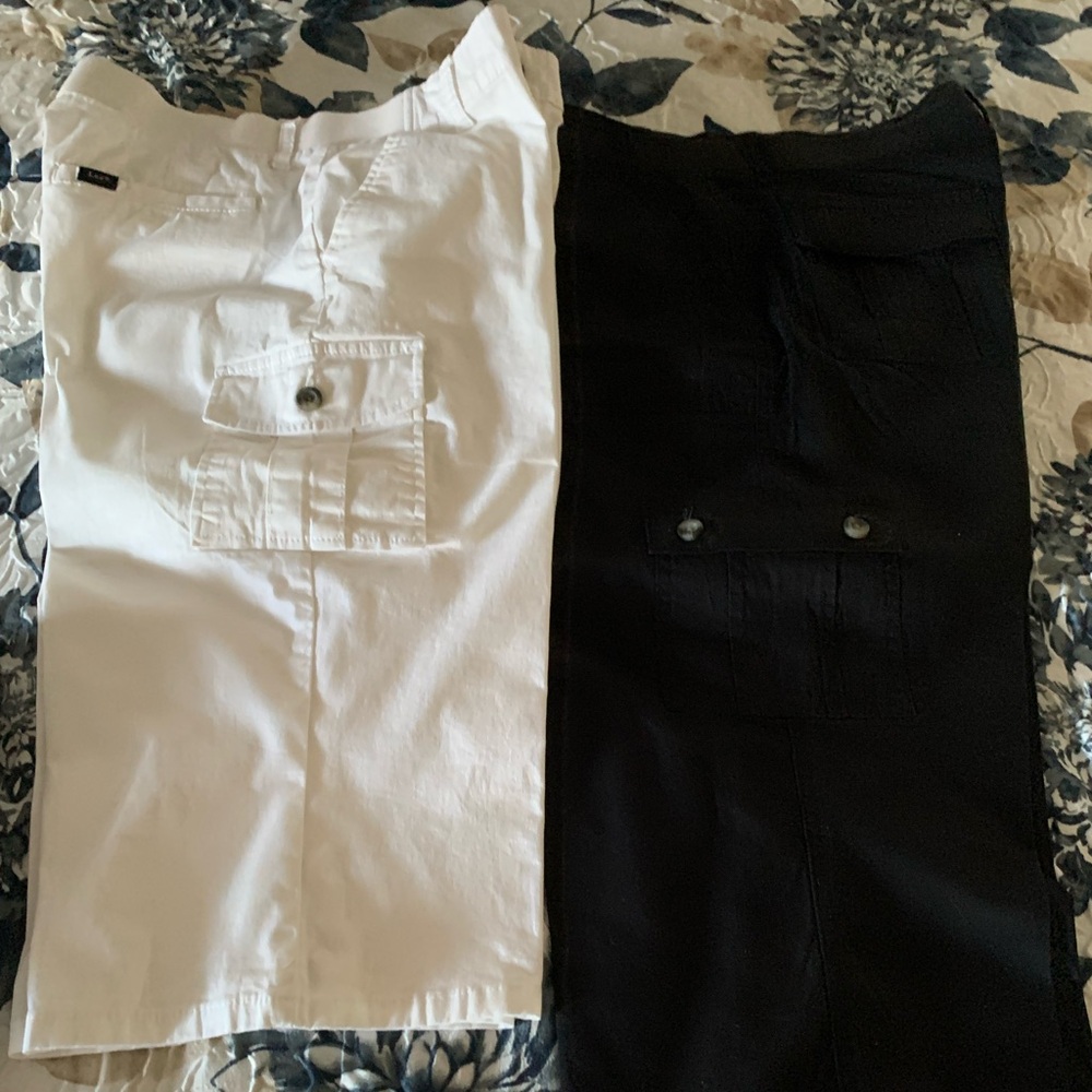 LEE size 12 pants. Lot of 3… 1 pair white& 2 pair black. Excellent condition.